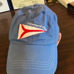 Gently used classic vineyard vines hat